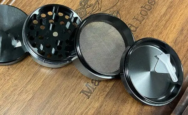LED Light Show Herb Grinder - Magnetic Lid - 4 Piece - 2.5" - Hazesmoke shop usa